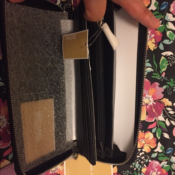 Mk Wallets - Picture 2 of 2